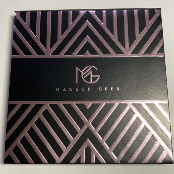 New Makeup Geek Eyeshadow Palette 9 Neutral Colors Beige, Light And Dark Brown - Picture 2 of 7